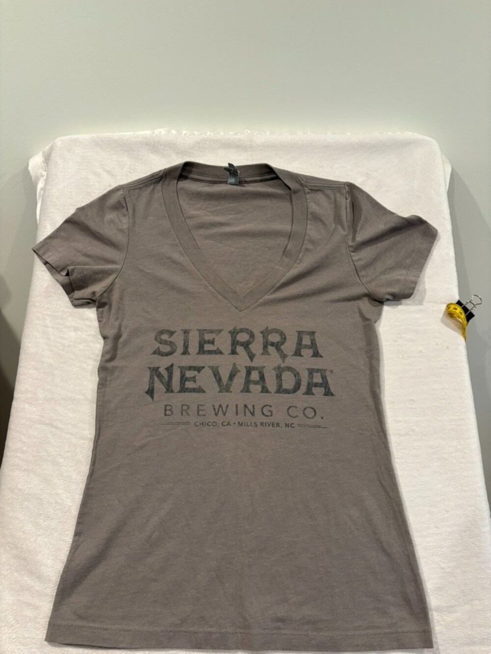 Sierra Nevada Brewing Co Shirt Womens Medium Gray V-Neck Graphic Beer Tee